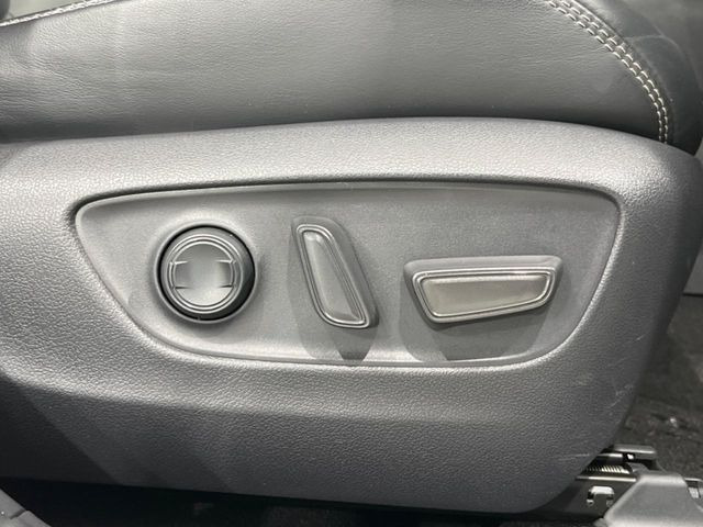 【パワーシート】スイッチ一つで簡単にシートの微調整が可能!電動だから力もいりません!快適なシートポジションにセットして、快適なドライブをお楽しみください。