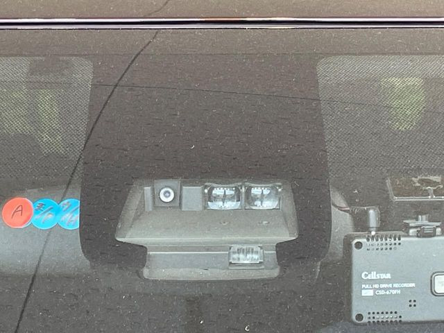 【トヨタセーフティセンス】走行中に前方の車両等を認識し、衝突しそうな時は警報とブレーキで衝突回避と被害軽減をアシスト。より安全にドライブをお楽しみいただけます。