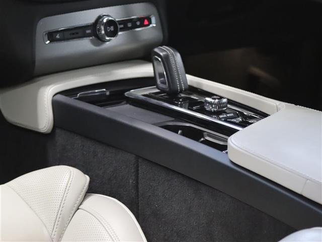 XC90B6 AWD Rデザイン 4WD