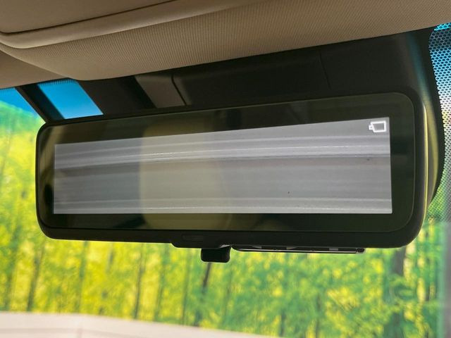 【デジタルインナーミラー】後席の大きな荷物や同乗者で後方が確認しづらい時でも安心!カメラが撮影した車両後方の映像をルームミラー内に表示。クリアな視界で状況の確認が可能です!