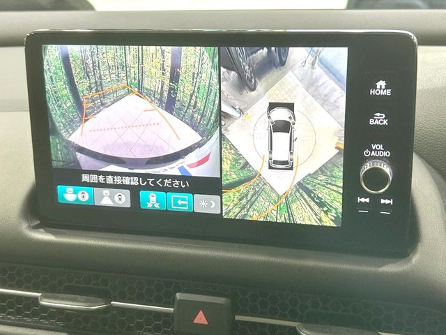【マルチビューカメラシステム】専用のカメラにより、上から見下ろしたような視点で360度クルマの周囲を確認することができます☆死角部分も確認しやすく、狭い場所での切り返しや駐車もスムーズに行えます。