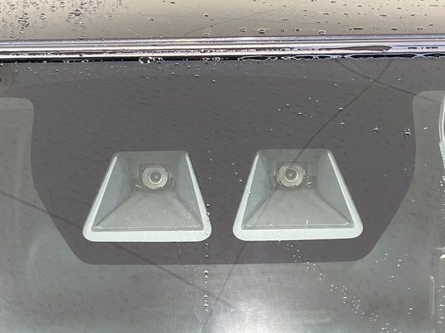 【スマートアシスト】走行中に前方の車両等を認識し、衝突しそうな時は警報とブレーキで衝突回避と被害軽減をアシスト。より安全にドライブをお楽しみいただけます。