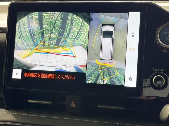 【パノラミックビューモニター】専用のカメラにより、上から見下ろしたような視点で360度クルマの周囲を確認することができます☆死角部分も確認しやすく、狭い場所での切り返しや駐車もスムーズに行えます。