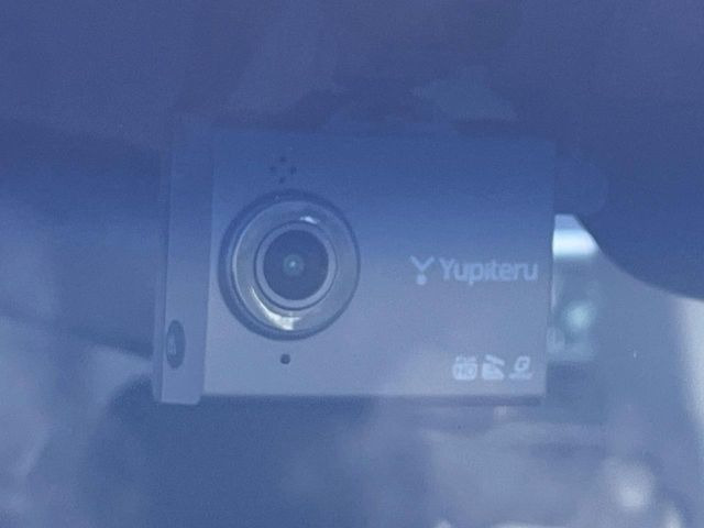 【ドライブレコーダー】ドライブレコーダー装備!走行中はもちろん、あおり運転や事故に遭遇した際、映像で記録し、万一のリスクに備えます。※記録用SDカードはお客様ご自身でご準備いただく必要があります。
