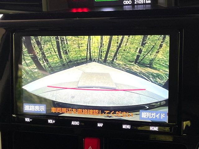 【バックカメラ】駐車時に後方がリアルタイム映像で確認できます。大型商業施設や立体駐車場での駐車時や、夜間のバック時に大活躍!運転スキルに関わらず、今や必須となった装備のひとつです!