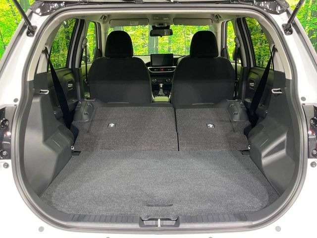普段のお買い物や通勤、送迎等に十分な荷室スペースを確保しております。セカンドシートを倒すと、大きな荷物の積載も可能です♪