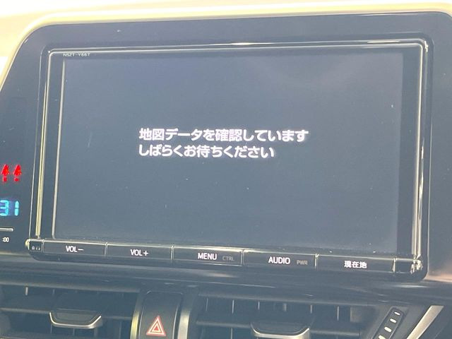 【純正9型ナビ】人気の純正ナビを装備。オーディオ機能も充実しており、Bluetooth接続すればお持ちのスマホやMP3プレイヤーの音楽を再生可能!毎日の運転がさらに楽しくなります!!