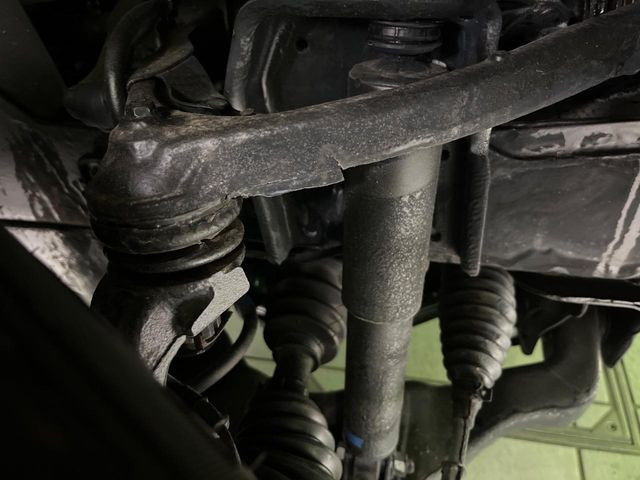 お車を安心してお乗りいただく為には、足回りの定期点検が欠かせません。サービスサポート(有償保証)では無料点検もご提供しており、安心のカーライフをお過ごしいただけるサポート体制が整っています。