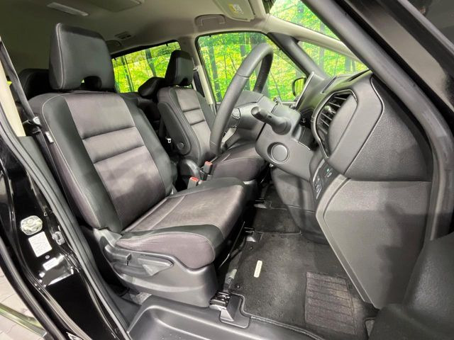 運転席シート廻りは使用感も少なく、良好な状態となっています。丁寧に使われていたことがよくわかりますね。