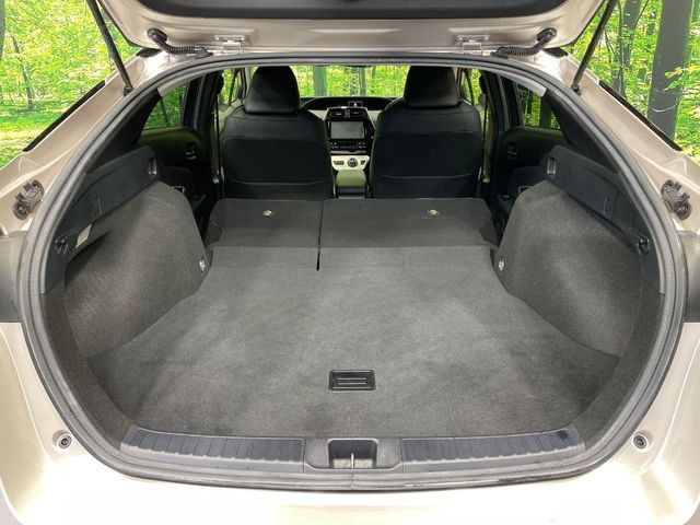 後席を格納すると、これだけの広さが!シーンに合わせたシートアレンジで、大きな荷物も積むことが出来ます♪