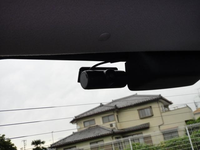 ★今人気の前・後・車内3方向ドライブレコーダー!前方・後方はもちろん、車内カメラは、後方から左右をワイドに撮影!幅寄せや側面衝突、威圧的なドライバーの危険行為などクルマ周囲のトラブルもしっかり記録!★