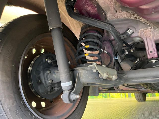 お車を安心してお乗りいただく為には、足回りの定期点検が欠かせません。サービスサポート(有償保証)では無料点検もご提供しており、安心のカーライフをお過ごしいただけるサポート体制が整っています。
