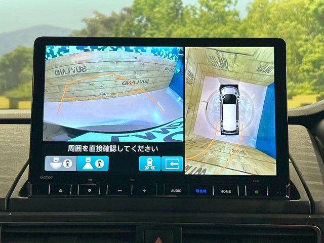 【マルチビューカメラシステム】専用のカメラにより、上から見下ろしたような視点で360度クルマの周囲を確認することができます☆死角部分も確認しやすく、狭い場所での切り返しや駐車もスムーズに行えます。