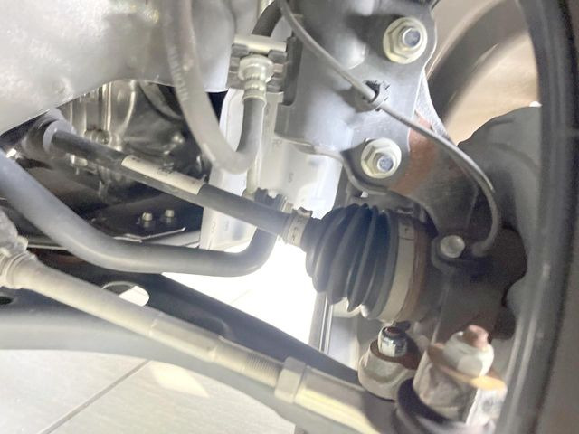 お車を安心してお乗りいただく為には、足回りの定期点検が欠かせません。サービスサポート(有償保証)では無料点検もご提供しており、安心のカーライフをお過ごしいただけるサポート体制が整っています。