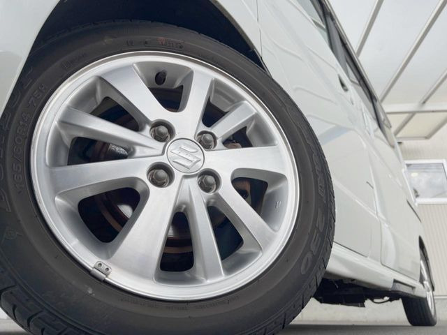 �y�����A���~�z�C�[���z�O�ςɃ}�b�`���������A���~�z�C�[���𑕒����Ă���܂��B�e��ЊO�A���~�z�C�[����A�X�^�b�h���X�^�C�����戵�����Ă���܂��B���񂲑��k����������