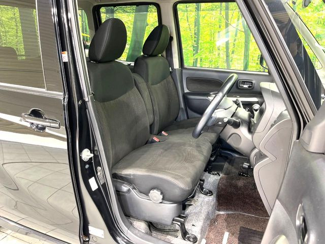 運転席シート廻りは使用感も少なく、良好な状態となっています。丁寧に使われていたことがよくわかりますね。