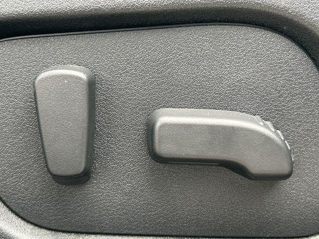 【パワーシート】スイッチ一つで簡単にシートの微調整が可能!電動だから力もいりません!快適なシートポジションにセットして、快適なドライブをお楽しみください。