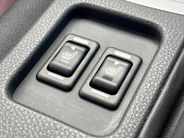 【シートヒーター】寒い日に重宝するシートヒーター!エアコンより早く温まってくれるので寒がりの人も安心ですね♪エアコンの温風は乾燥するから苦手、という方にもをおすすめです。