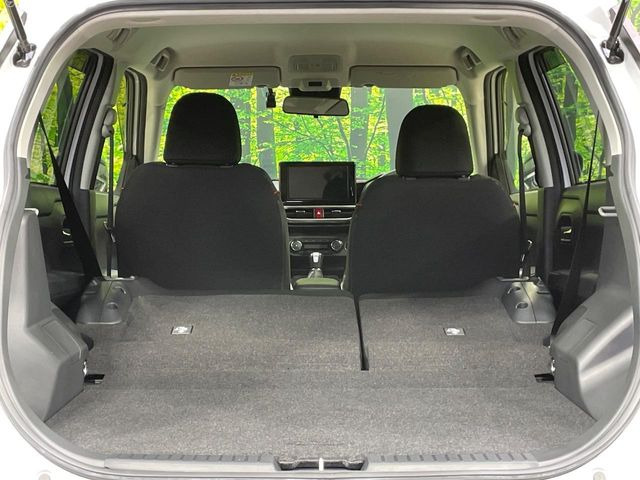 普段のお買い物や通勤、送迎等に十分な荷室スペースを確保しております。セカンドシートを倒すと、大きな荷物の積載も可能です♪