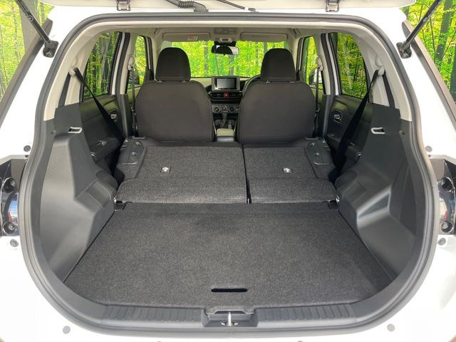 普段のお買い物や通勤、送迎等に十分な荷室スペースを確保しております。セカンドシートを倒すと、大きな荷物の積載も可能です♪
