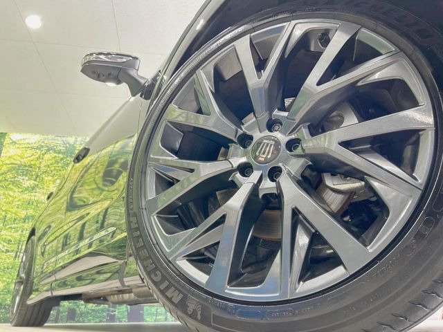 �y����21�C���`�A���~�z�C�[���z�O�ςɃ}�b�`���������A���~�z�C�[���𑕒����Ă���܂��B�e��ЊO�A���~�z�C�[����A�X�^�b�h���X�^�C�����戵�����Ă���܂��B���񂲑��k����������