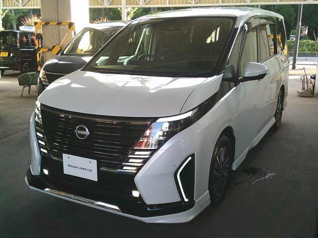 セレナ1.4 e-POWER ハイウェイスターV