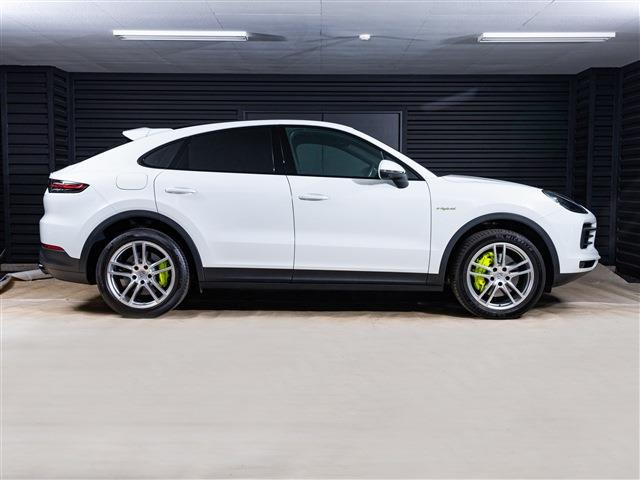 カイエンクーペEハイブリッド ティプトロニックS リアセンターシート 4WD