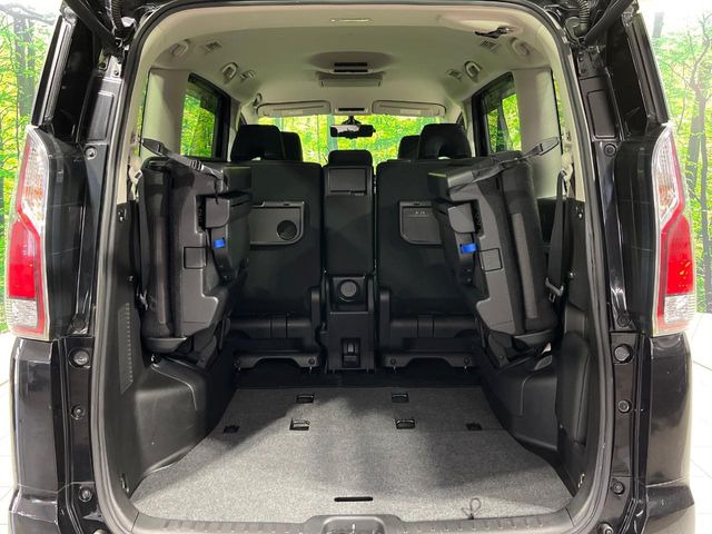 普段のお買い物や通勤、送迎等に十分な荷室スペースを確保しております。セカンドシートを倒すと、大きな荷物の積載も可能です♪