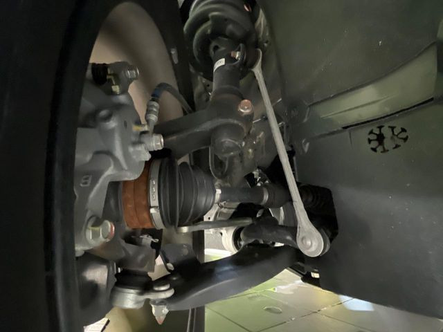 お車を安心してお乗りいただく為には、足回りの定期点検が欠かせません。サービスサポート(有償保証)では無料点検もご提供しており、安心のカーライフをお過ごしいただけるサポート体制が整っています。