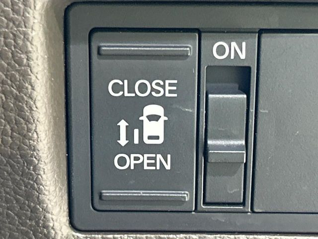 【パワースライドドア】スマートキーや運転席のスイッチでスライドドアの開閉が可能♪電動だから力を入れてドアを開ける必要が無く、小さいお子様でも、重い荷物を持っている時もラクに開け閉めできます♪