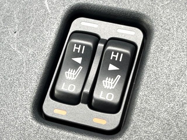 【シートヒーター】寒い日に重宝するシートヒーター!エアコンより早く温まってくれるので寒がりの人も安心ですね♪エアコンの温風は乾燥するから苦手、という方にもをおすすめです。