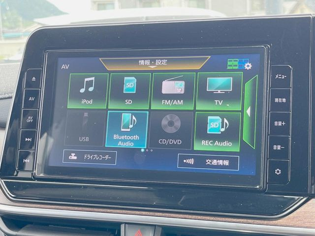 【純正ナビ】人気の純正ナビを装備。オーディオ機能も充実しており、Bluetooth接続すればお持ちのスマホやMP3プレイヤーの音楽を再生可能!毎日の運転がさらに楽しくなります!!