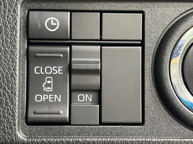 【電動スライドドア】スマートキーや運転席のスイッチでスライドドアの開閉が可能♪電動だから力を入れてドアを開ける必要が無く、小さいお子様でも、重い荷物を持っている時もラクに開け閉めできます♪