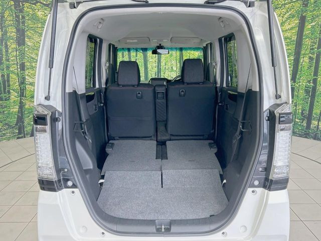 後席を格納すると、これだけの広さが!シーンに合わせたシートアレンジで、大きな荷物も積むことが出来ます♪