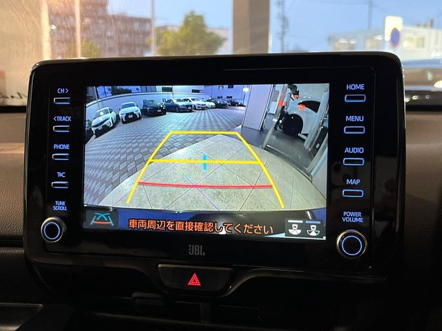 【バックカメラ】駐車時に後方がリアルタイム映像で確認できます。大型商業施設や立体駐車場での駐車時や、夜間のバック時に大活躍!運転スキルに関わらず、今や必須となった装備のひとつです!