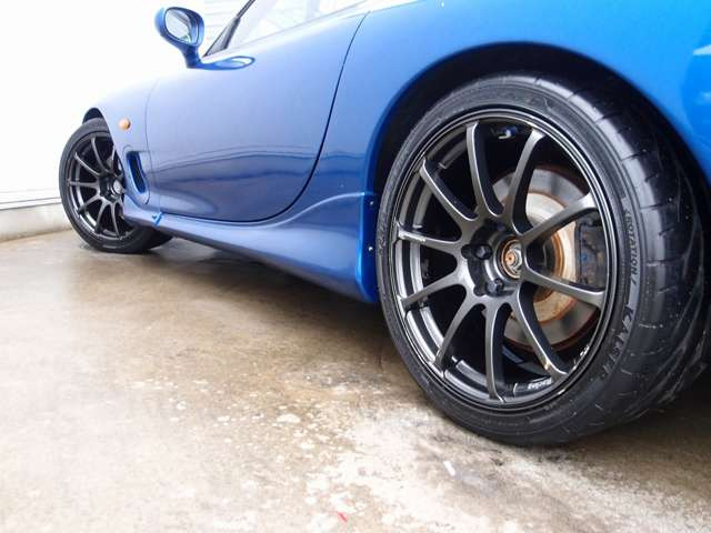 �l�C��RX-7�^�C�vRS�̓���!�C�����̖������f�����x�[�X�ɃJ�X�^�����{���AHKS�ԍ����AADVAN��RS18AW�AR�}�W�b�N�}�t���[�AHKS�u���[�I�t�Ȃǂ̍��z�p�[�c��HDD�n�f�W�i�r������
