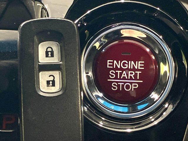 �yHonda�X�}�[�g�L�[�z�J�o����|�P�b�g�ɓ��ꂽ�܂܂ł��h�A�̎{���E�������\�ȃX�}�[�g�L�[�𑕔��B�G���W���̃I���E�I�t�����J�M�����o���K�v����������Ƃ��Ă��֗��ł���