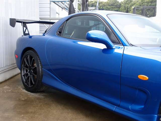 �l�C��RX-7�^�C�vRS�̓���!�C�����̖������f�����x�[�X�ɃJ�X�^�����{���AHKS�ԍ����AADVAN��RS18AW�AR�}�W�b�N�}�t���[�AHKS�u���[�I�t�Ȃǂ̍��z�p�[�c��HDD�n�f�W�i�r������