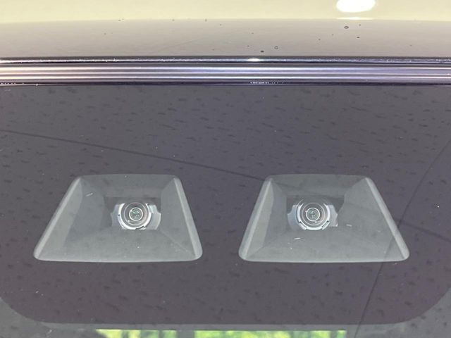 【スマートアシスト】走行中に前方の車両等を認識し、衝突しそうな時は警報とブレーキで衝突回避と被害軽減をアシスト。より安全にドライブをお楽しみいただけます。