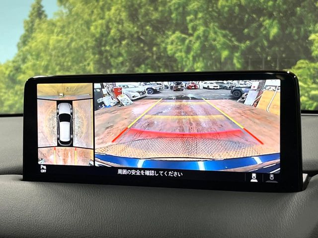 【マルチテレインモニター】車のフロントやサイドのカメラ画像を同時にモニター表示することで、悪路や狭い道を走行時でも周囲の状況確認ができ安心!本格SUVにうれしい装備です♪