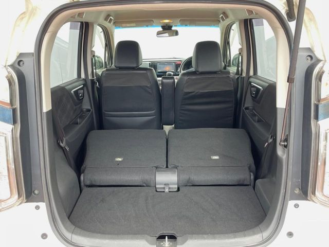 普段のお買い物や通勤、送迎等に十分な荷室スペースを確保しております。セカンドシートを倒すと、大きな荷物の積載も可能です♪