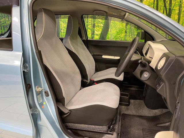 運転席シート廻りは使用感も少なく、良好な状態となっています。丁寧に使われていたことがよくわかりますね。