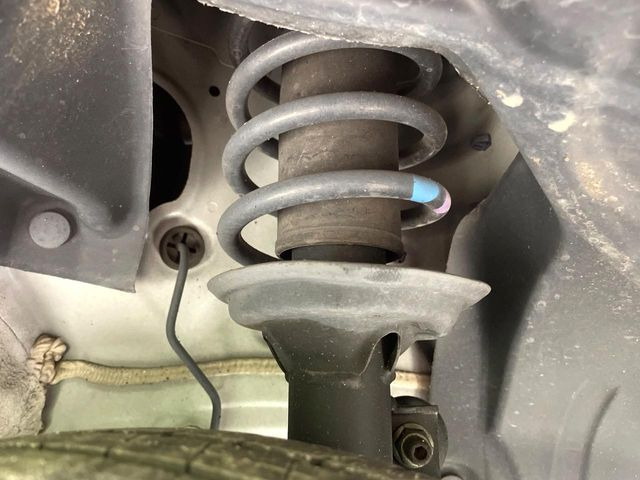 お車を安心してお乗りいただく為には、足回りの定期点検が欠かせません。サービスサポート(有償保証)では無料点検もご提供しており、安心のカーライフをお過ごしいただけるサポート体制が整っています。