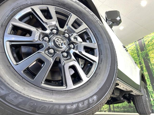 �y����18�C���`�A���~�z�C�[���z�O�ςɃ}�b�`���������A���~�z�C�[���𑕒����Ă���܂��B�e��ЊO�A���~�z�C�[����A�X�^�b�h���X�^�C�����戵�����Ă���܂��B���񂲑��k����������