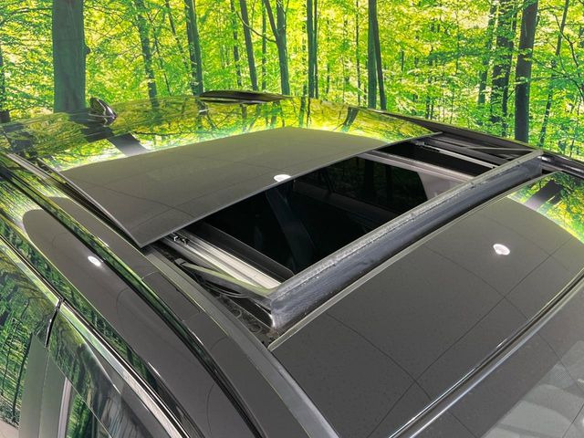 【大型サンルーフ】車内の解放感が一気に上がる大型のパノラマルーフ!季節を問わず開放的で快適なドライブをお楽しみいただけます。流通量も少なく希少価値の高い人気の装備です♪