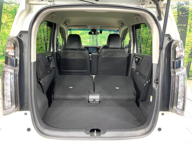 普段のお買い物や通勤、送迎等に十分な荷室スペースを確保しております。セカンドシートを倒すと、大きな荷物の積載も可能です♪