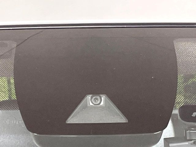 【トヨタセーフティセンス】走行中に前方の車両等を認識し、衝突しそうな時は警報とブレーキで衝突回避と被害軽減をアシスト。より安全にドライブをお楽しみいただけます。