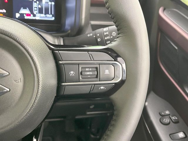 【アダプティブクルーズコントロール】高速道路での長距離走行が楽に!!自動で速度を保つクルーズコントロールが、衝突軽減システムと連携し、前方の車両を感知して車間を保つように速度調節してくれます!!