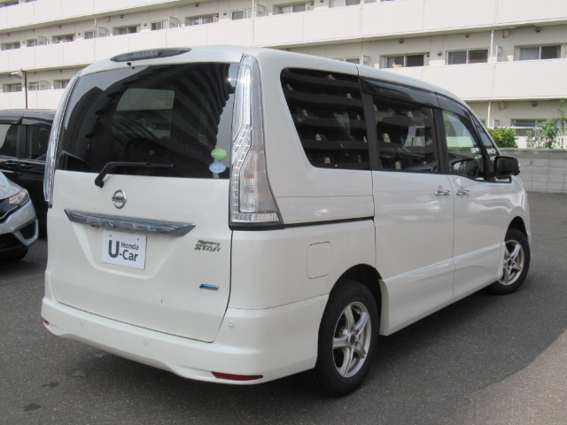 セレナ2.0 ハイウェイスター Vセレクション+Safety 4WD