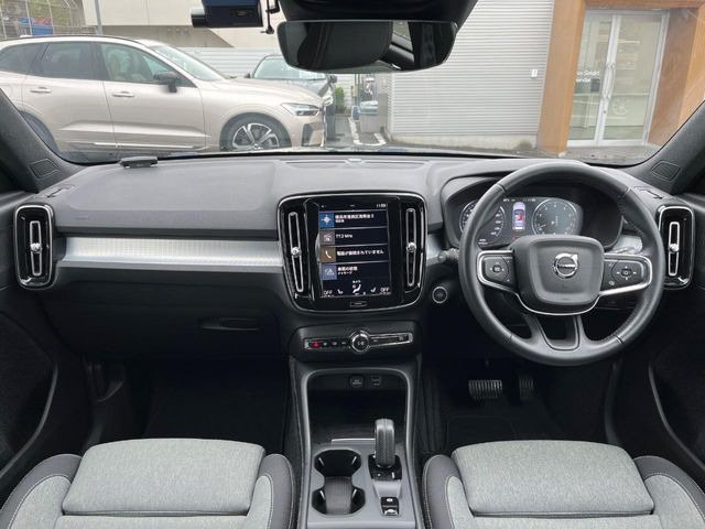XC40B4 AWD モメンタム 4WD